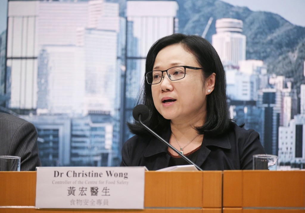 食物安全中心食物安全專員黃宏表示，非常關注水貨偷運食物事件。資料圖片