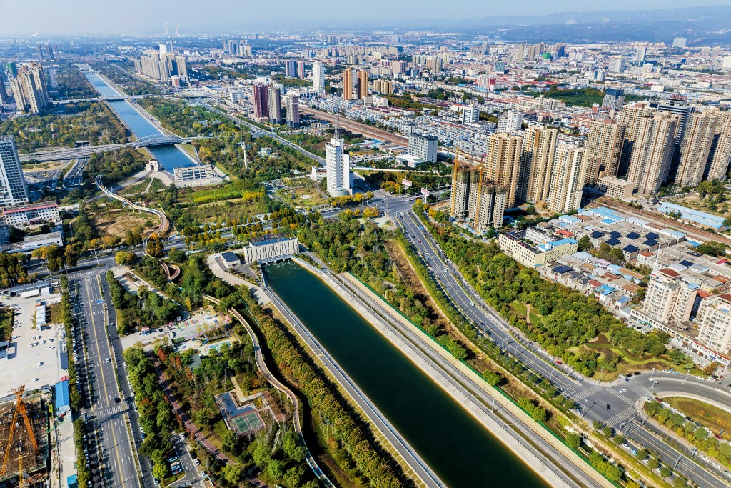 內地通過巨額化債規模，為地方政府財政紓困。