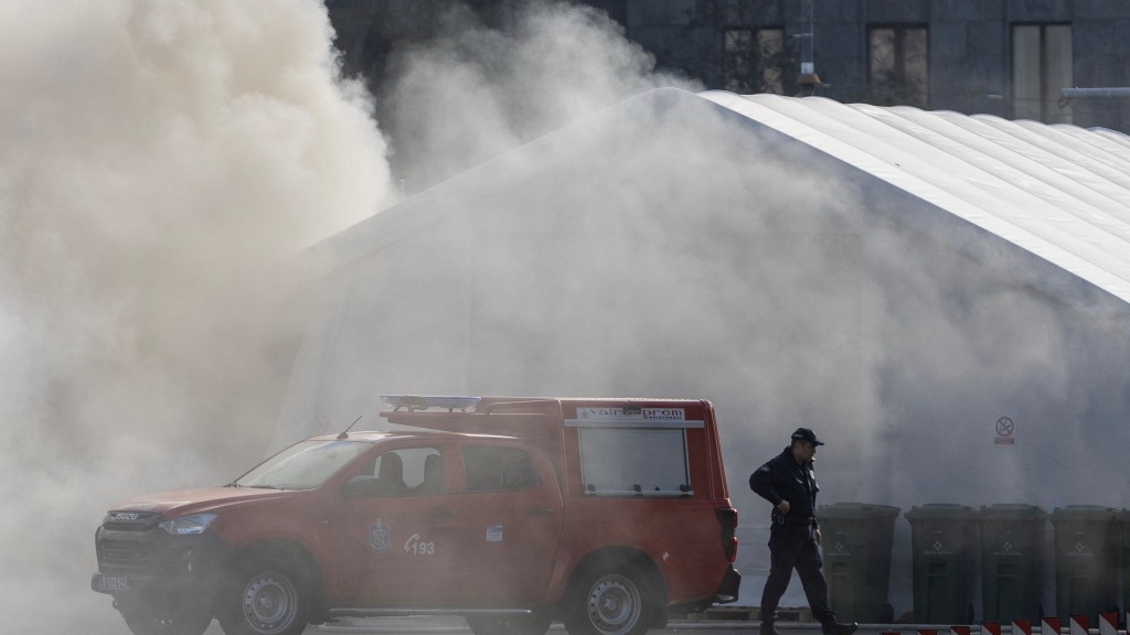 塞爾維亞議會外發生槍擊及縱火。 路透社 塞爾維亞議會外發生槍擊及縱火。 路透社