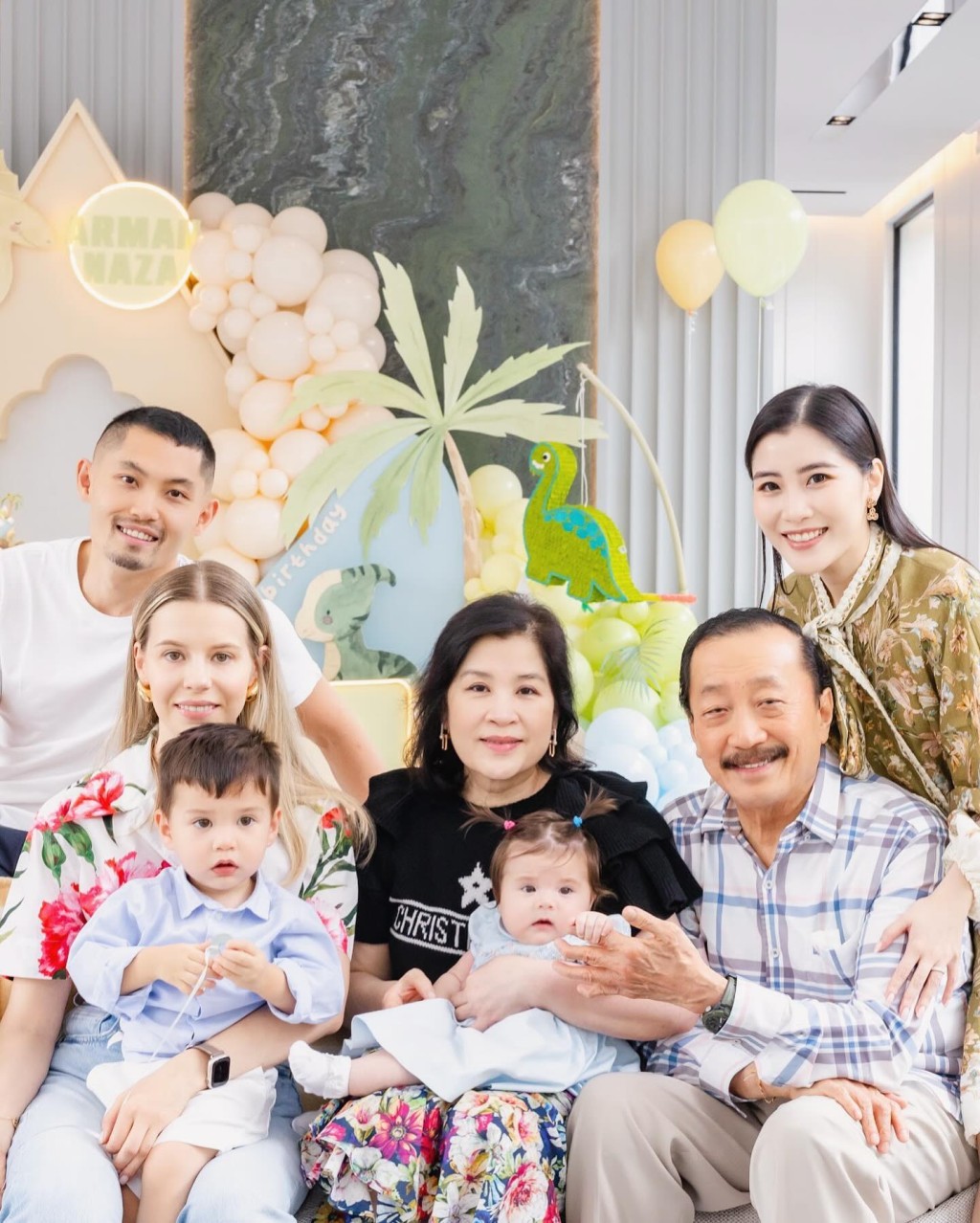 陳雪鈴三代同堂為兒子慶祝第一個生日。