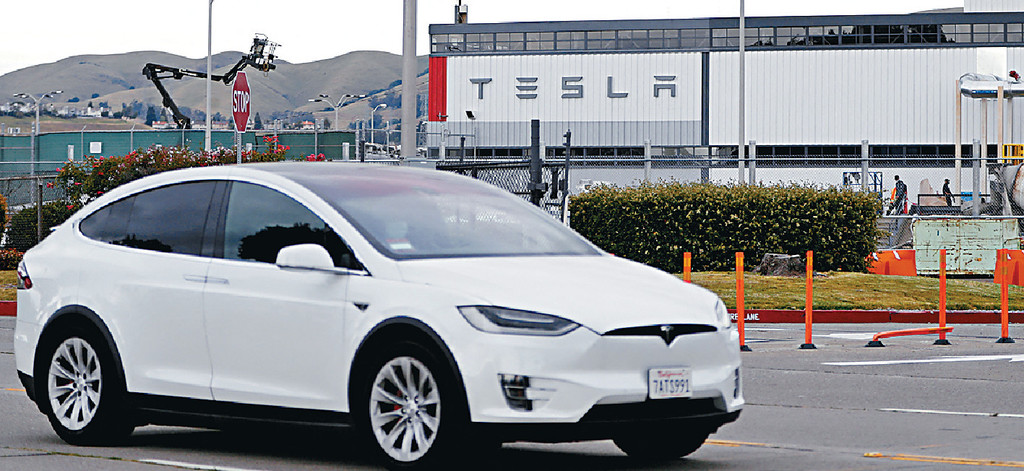 ■儘管受供應鏈短缺和疫情干擾，Tesla在生產規模、銷售和利潤方面繼續取得大幅增長。
