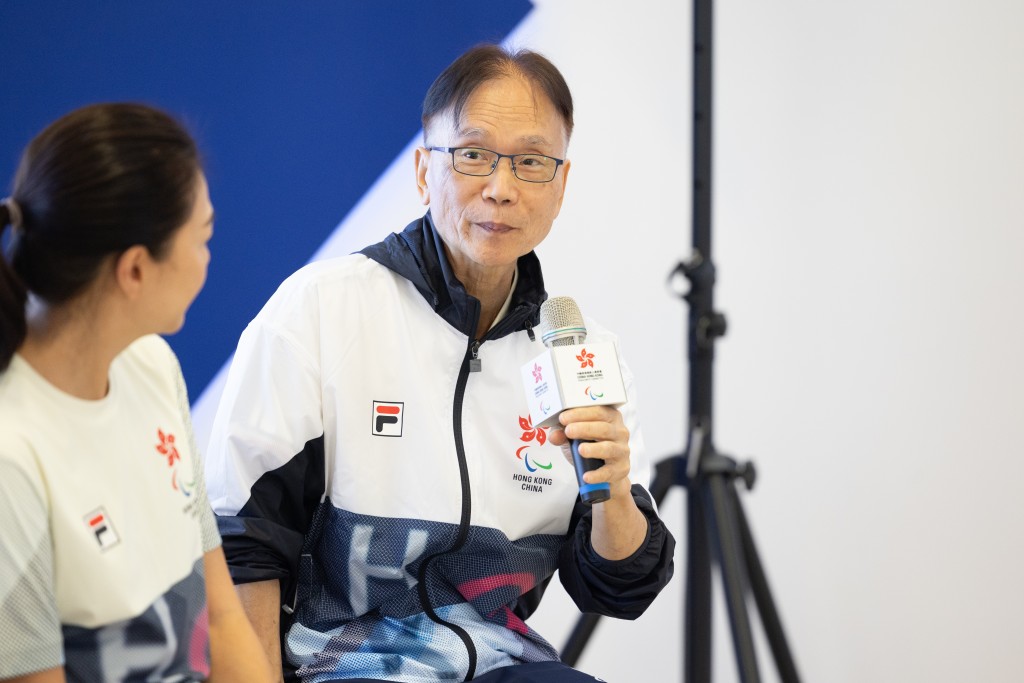 硬地滾球總教練郭克榮先生對運動員的表現有信心。 中國香港殘疾人奧委會圖片