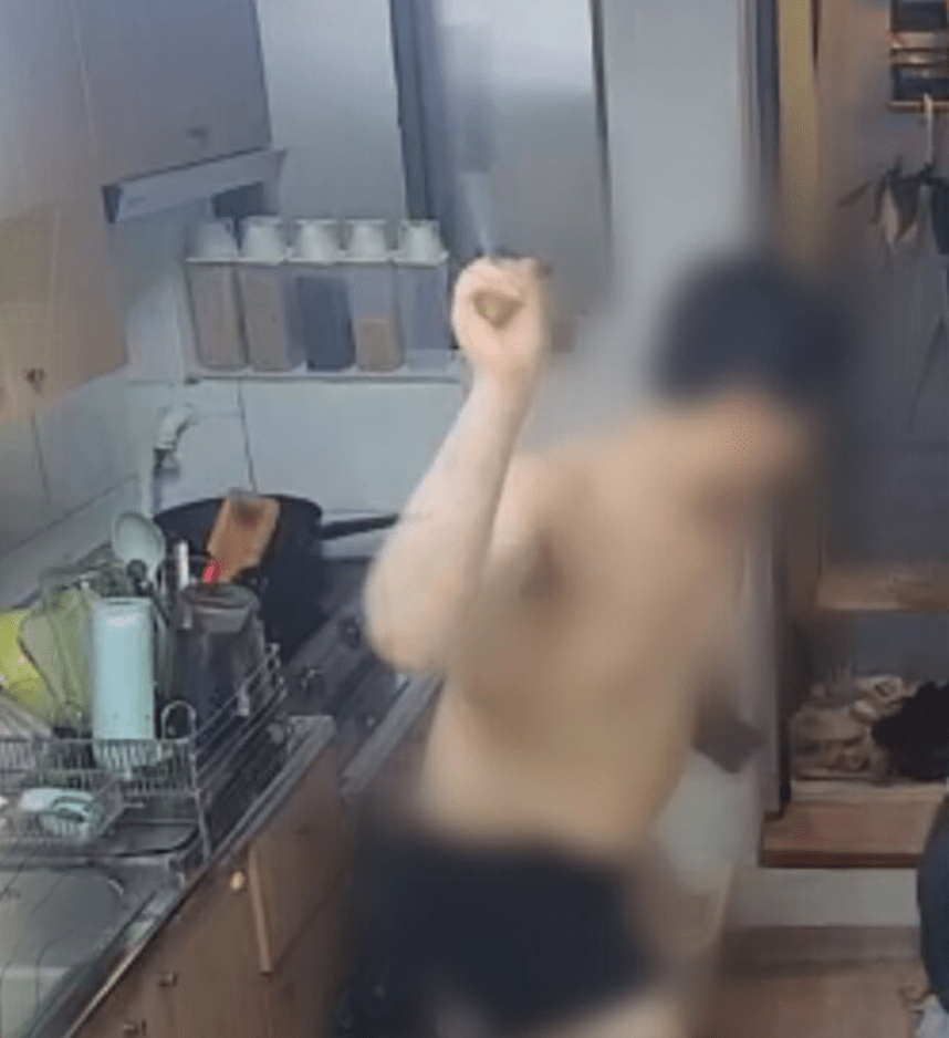家中摄录机拍下男子在3小时20分钟内向向女死者暴打514次的恐怖过程。SBS