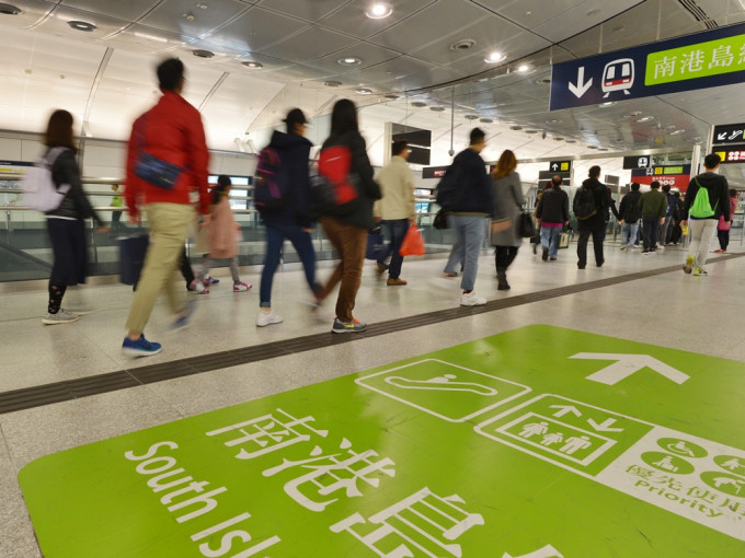 港鐵南港島線。資料圖片