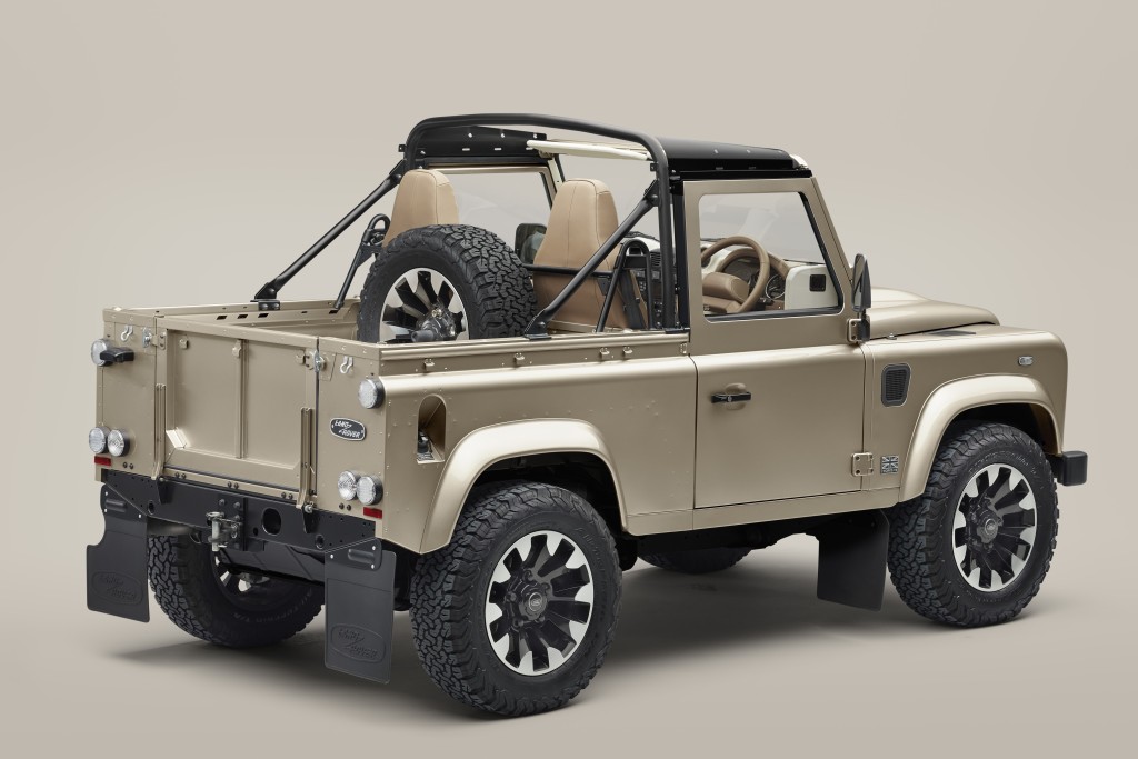 越野路華(Land Rover)Classic Defender 90 Softop是向上世紀90年代的Defender Softop及NAS 90特別版致敬