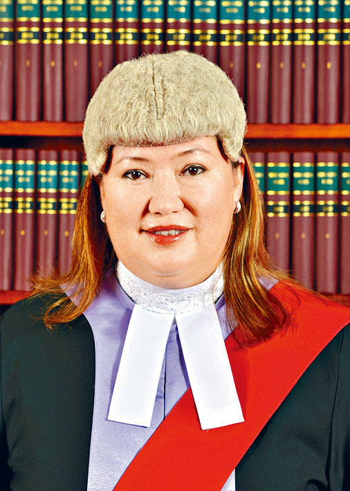 區院法官胡雅文