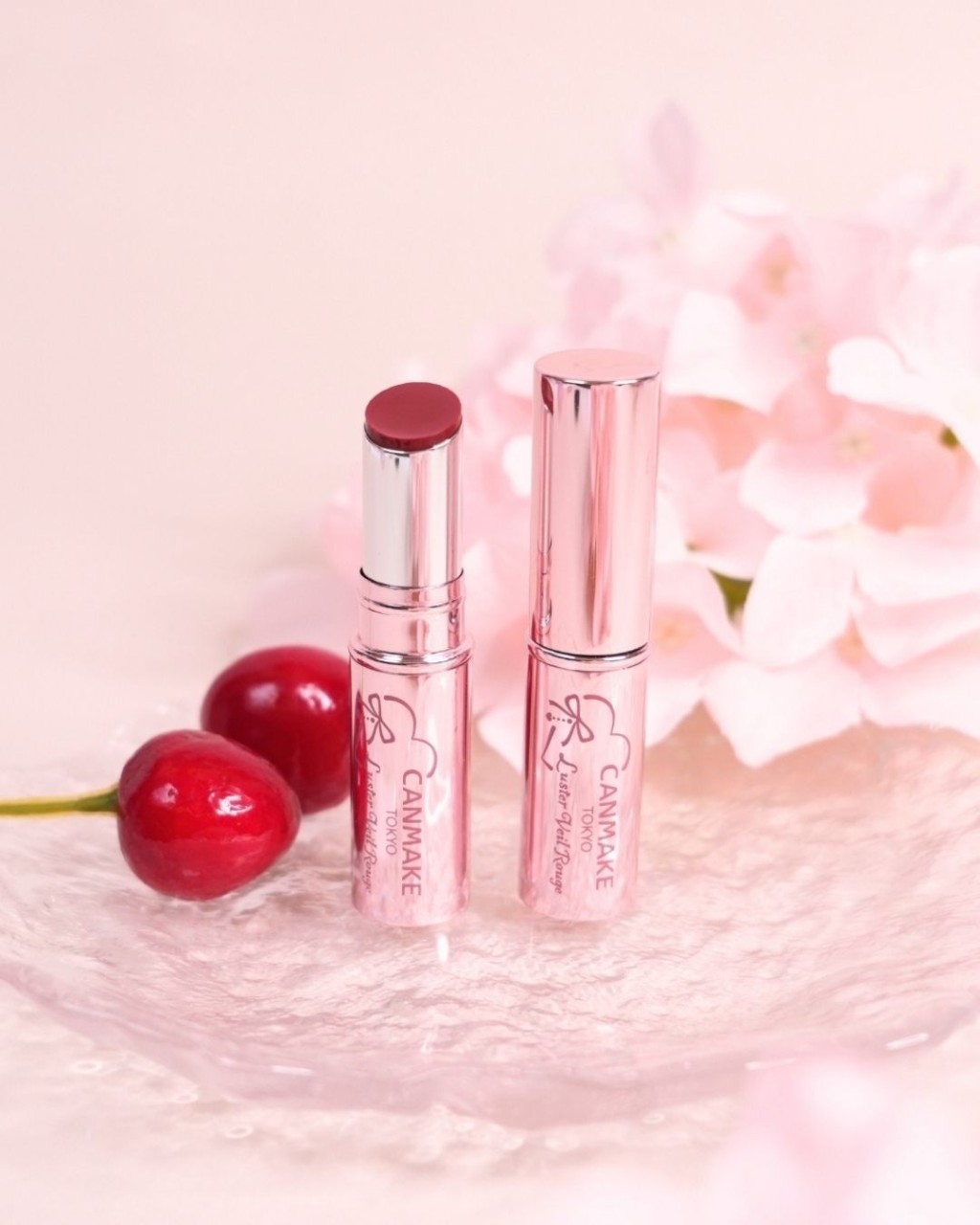 日本人氣彩妝品牌CANMAKE，與 Rilakkuma聯乘推出全新甜美櫻桃彩妝限量系列。