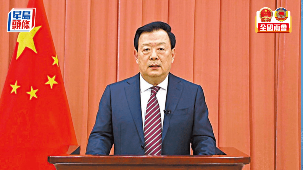 夏寶龍周五在北京看望赴京出席人大會議的港澳代表。資料圖片