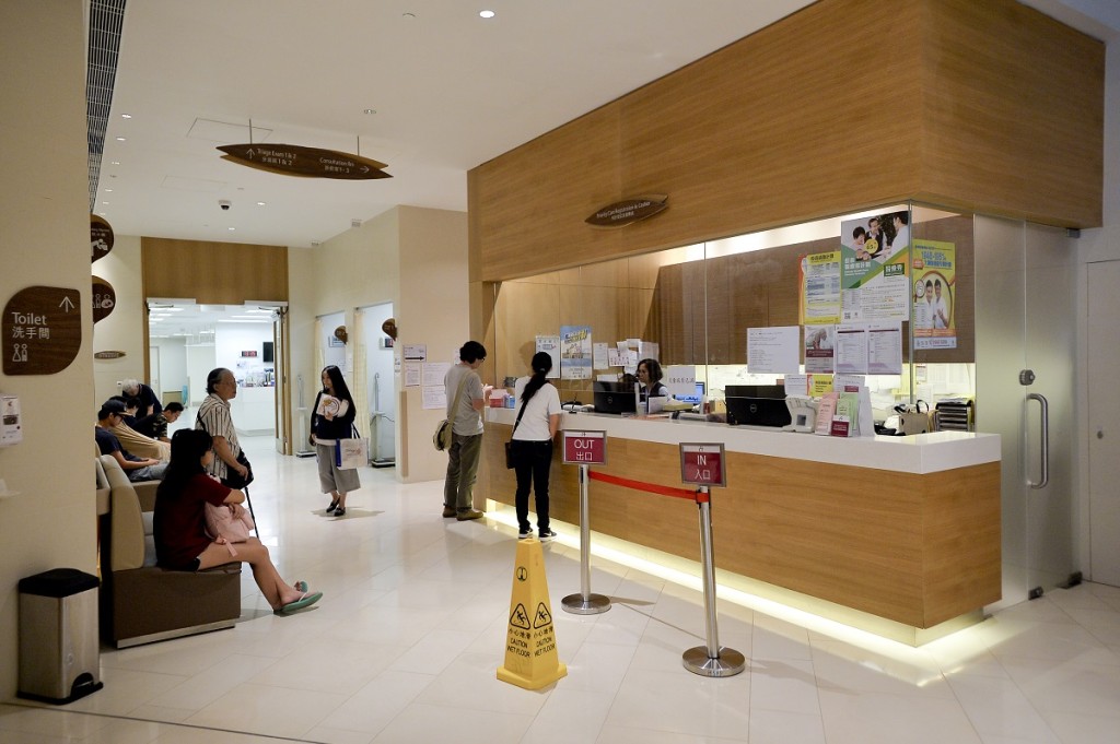 安盛建議市民比較各間保險公司自願醫保「靈活計劃」。資料圖片