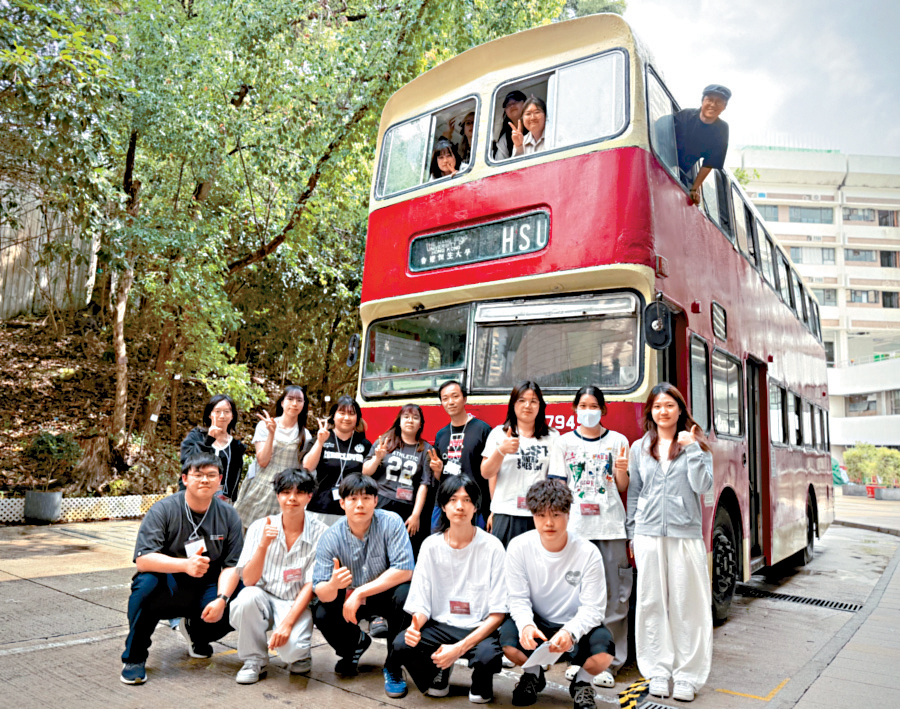 恒大師生聯合專業人士、工程師修復「熱狗」勝利二型巴士，重現巴士昔日面貌。