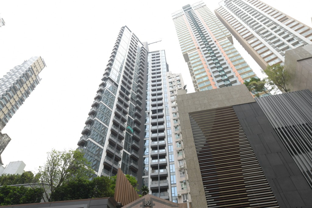 堅尼地城KENNEDY 38低層N室,單位面積約300方呎,1房開放式廚房間隔,以631萬連租約成交,呎價約21033元,買家為外區投資客。 堅尼地城KENNEDY 38低層N室,單位面積約300方呎,1房開放式廚房間隔,以631萬連租約成交,呎價約21033元,買家為外區投資客。