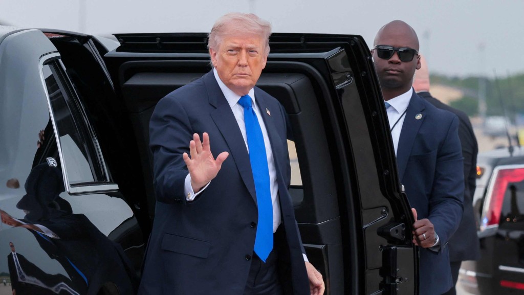 美国总统特朗普（Donald Trump）表示，美方已取消派遣特使前往巴基斯坦首都伊斯兰堡与伊朗重启停火谈判的计划，并指伊朗随时可以「打电话」进行谈判。路透社