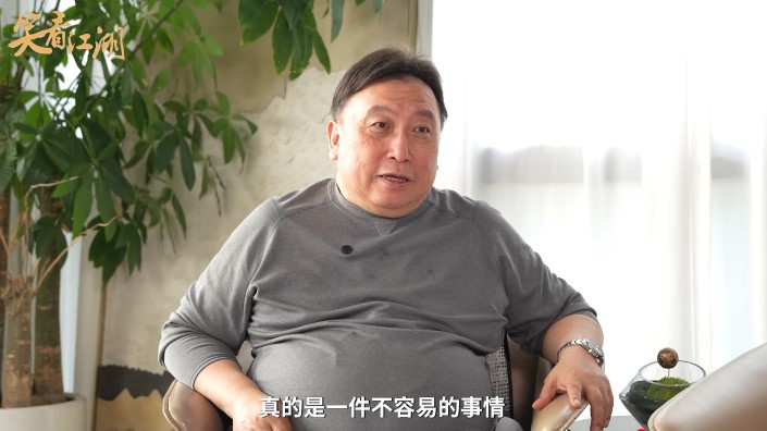 王晶指要跟天王拍拖,絕對不容易。 王晶指要跟天王拍拖,絕對不容易。