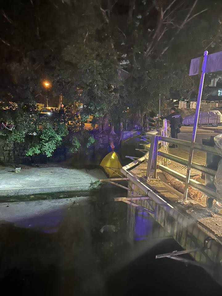 警方呼吁两名行山人士离开。FB「井栏树村民吹水互助组 」图片 警方呼吁两名行山人士离开。FB「井栏树村民吹水互助组 」图片