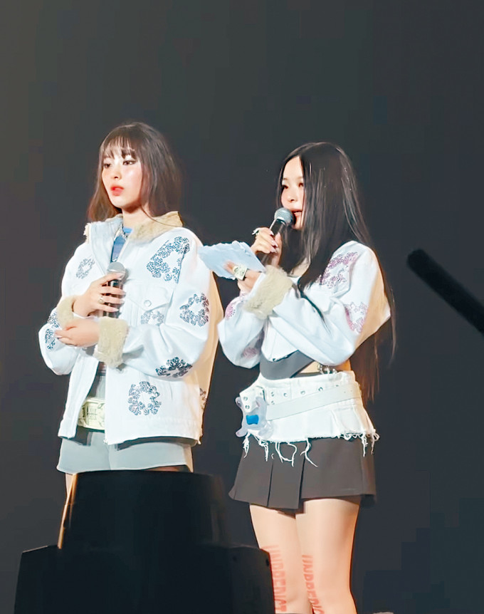 演出結束後,成員Hanni含淚宣布組合暫停演藝活動。 演出結束後,成員Hanni含淚宣布組合暫停演藝活動。