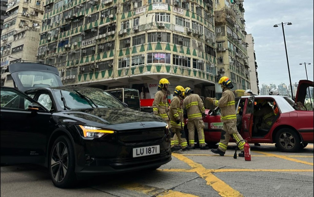 一輛私家車及一輛的士於彌敦道及佐敦道交界發生相撞。網上圖片 一輛私家車及一輛的士於彌敦道及佐敦道交界發生相撞。網上圖片