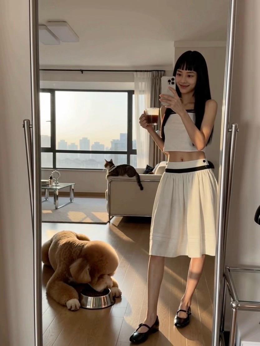 AI短剧《被裁掉的女孩》爆红外，虚拟男女主角更经营个人社交账号，进一步冲击真人演员。抖音