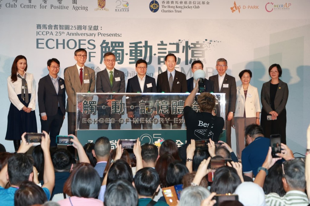 李佳芯(左)認為自組工作室,自由度比較高。 李佳芯(左)認為自組工作室,自由度比較高。