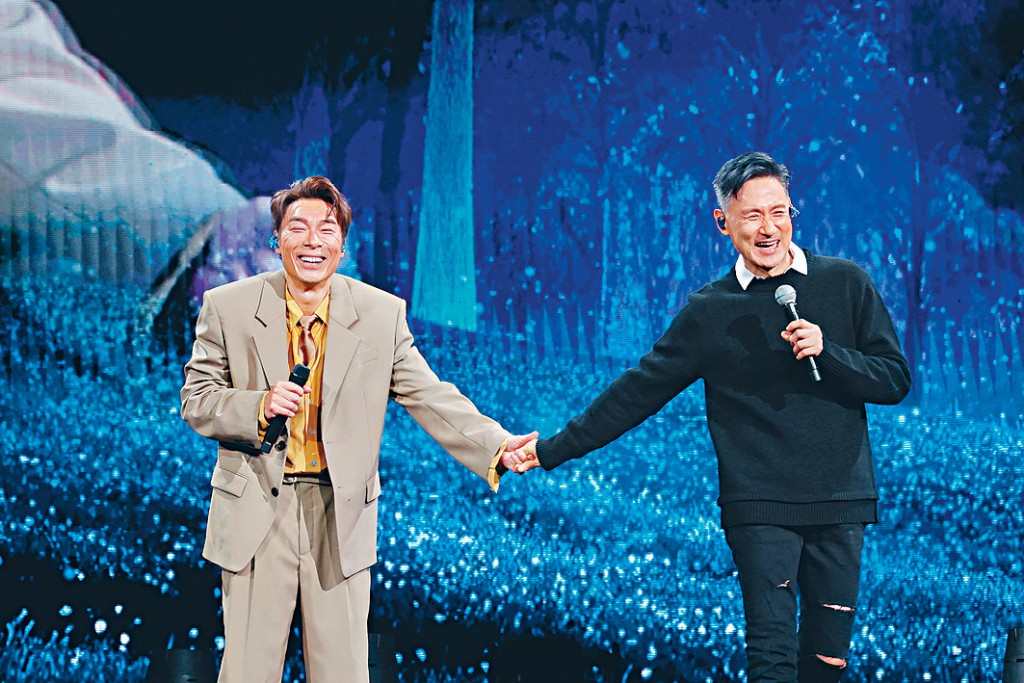 安仔红馆尾场邀得张学友做嘉宾，拖手合唱。