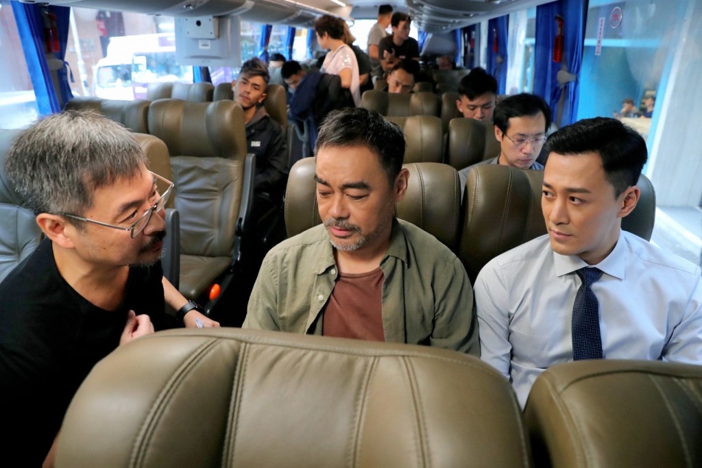劉青雲與林峯好專心聽導演韋家輝講解。