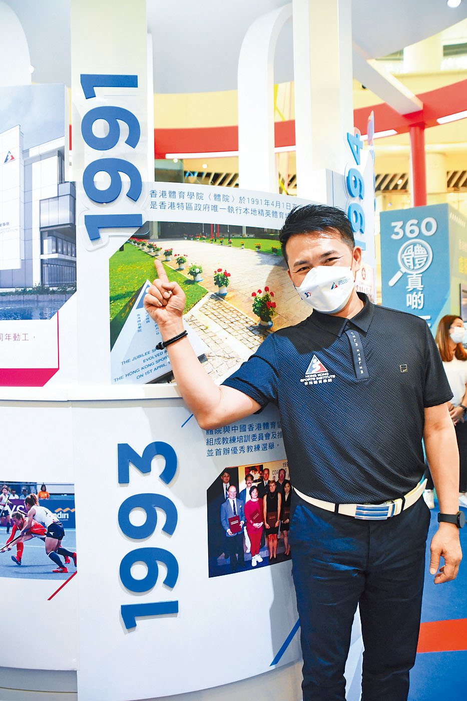 體院三十周年展覽,宣揚香港運動員專業的一面。