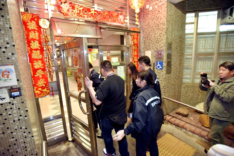 警員到場調查事件。黃文威攝