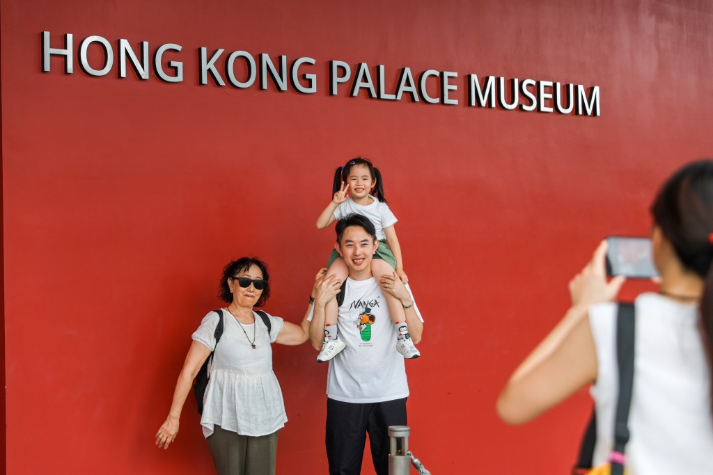 不少市民到香港故宮文化博物館遊玩。何家豪攝 不少市民到香港故宮文化博物館遊玩。何家豪攝