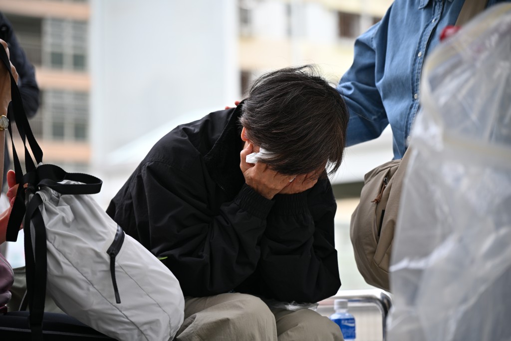 「情緒通」18111精神健康支援熱線,亦已即時增派人手應對。 「情緒通」18111精神健康支援熱線,亦已即時增派人手應對。