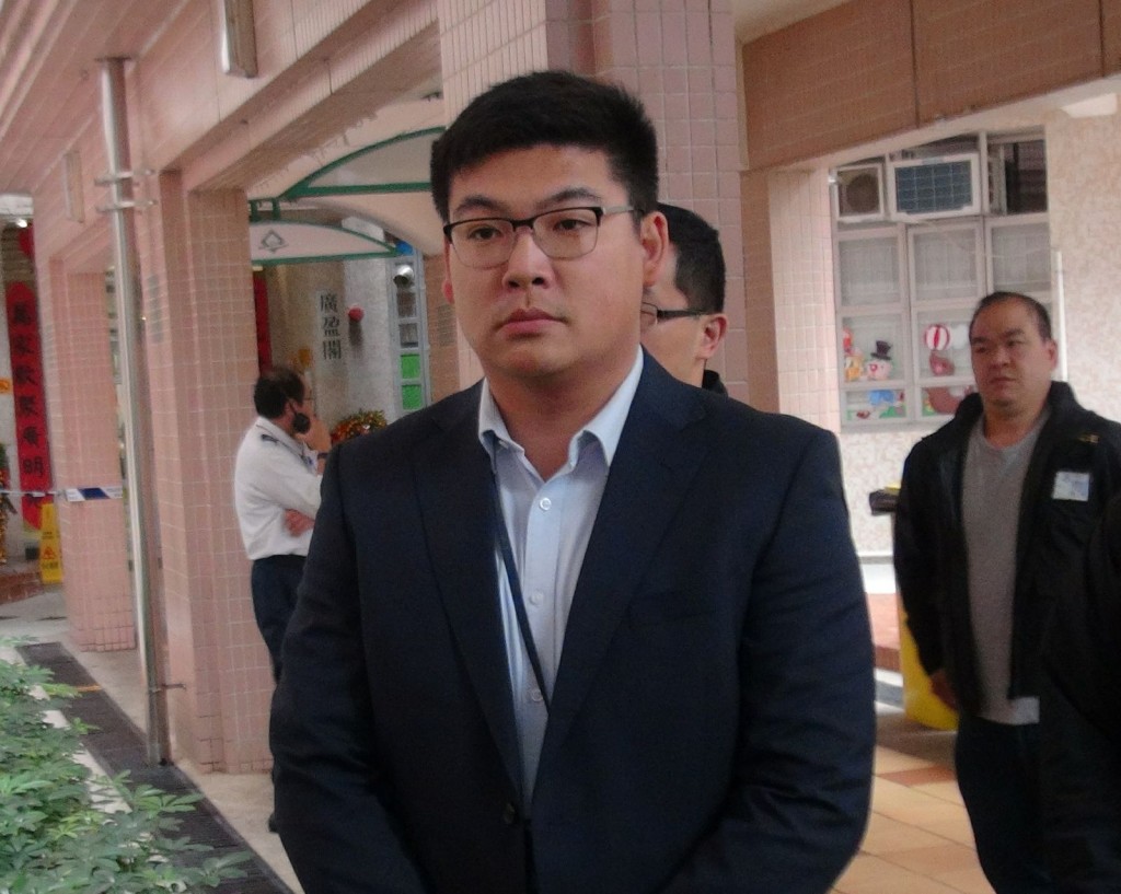 東九龍重案組高級督察盧文輝指，死者頸部傷痕相信由塑膠索帶造成