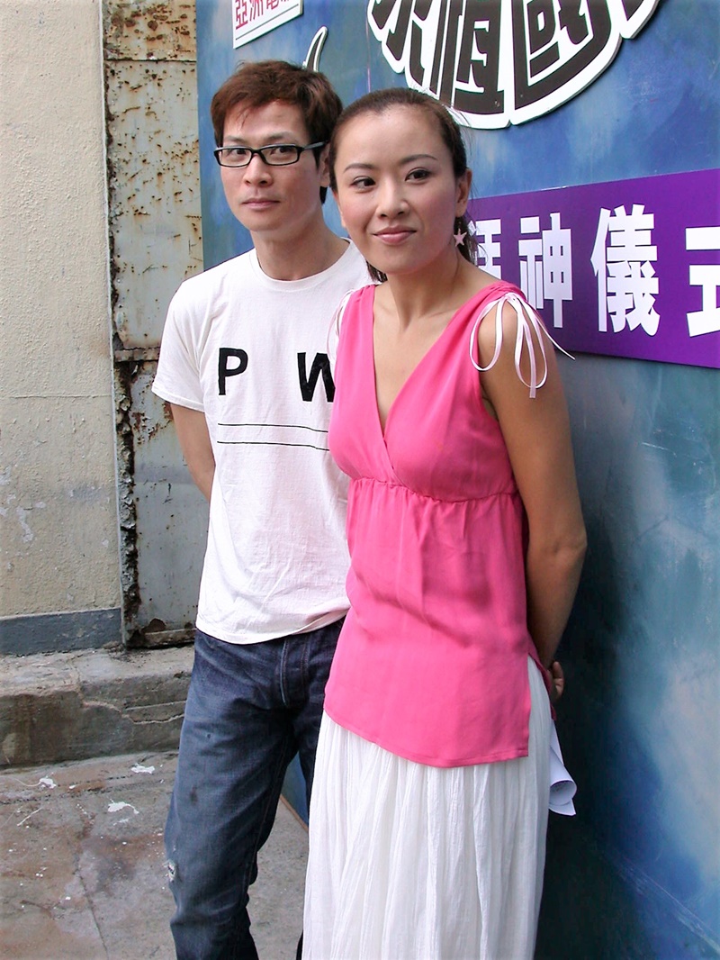 張文慈和吳廷燁04年出席亞視《我和殭屍有個約會3之永恆國度》拜神開鏡儀式。資料圖片