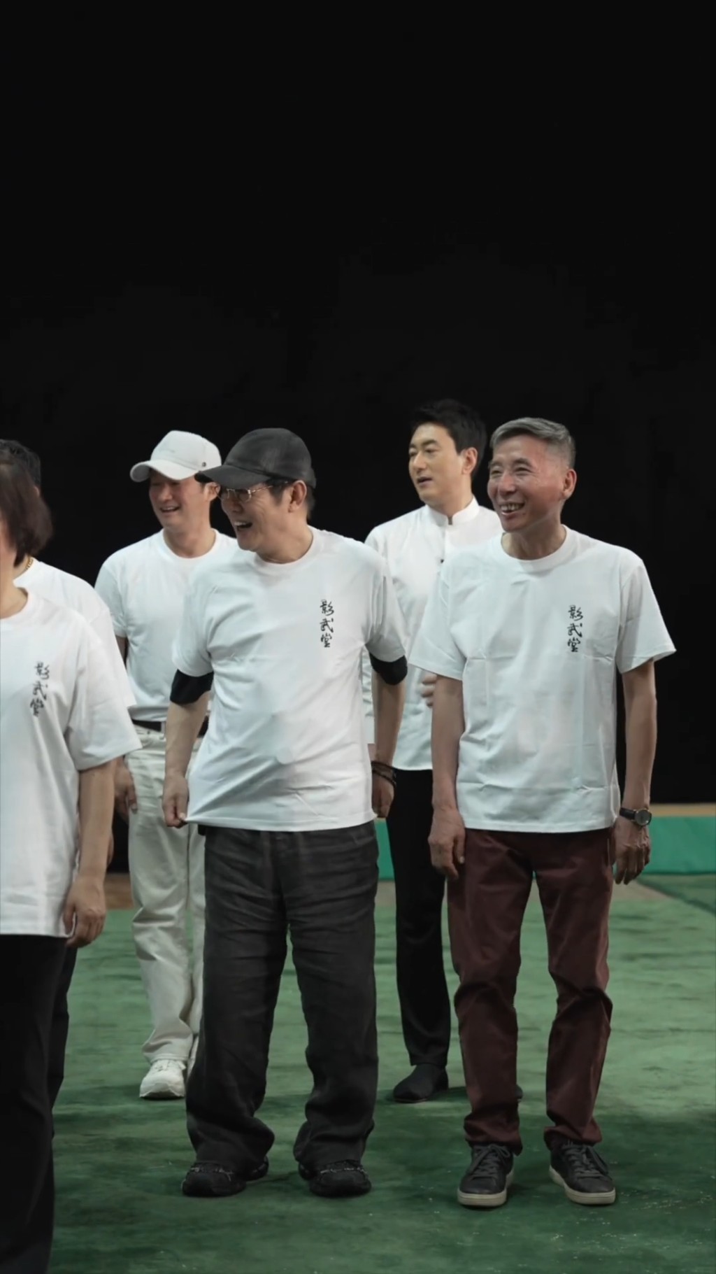 李連杰在聽師傅訓話。