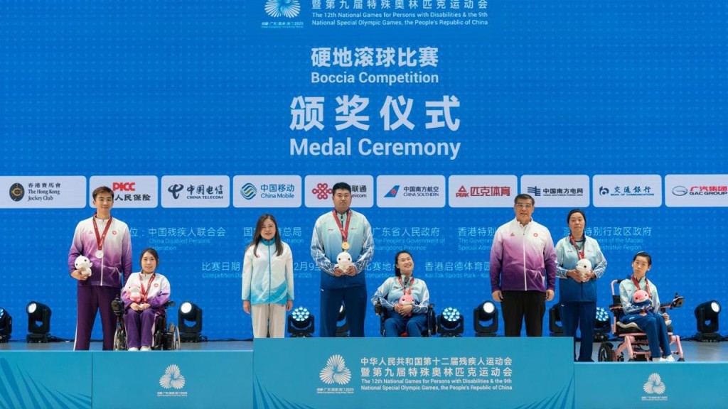 羅淑佩親手頒獎給數位硬地滾球運動員，包括梁育榮、楊曉林、何宛琪等。羅淑佩fb