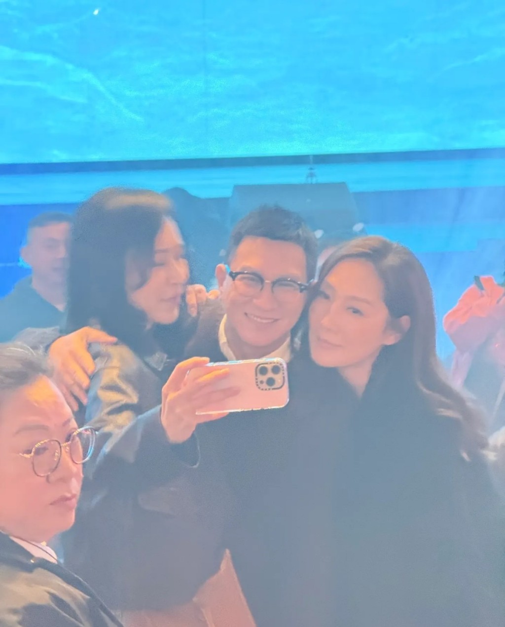 吳美珩今年初與顧紀筠現身張學友演唱會時被捕獲,更與張家輝開心合照。 吳美珩今年初與顧紀筠現身張學友演唱會時被捕獲,更與張家輝開心合照。