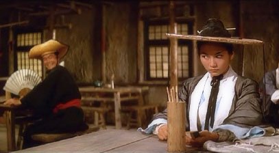 當年華語武俠形象是清一色的男性，胡金銓執導的《大醉俠》（1966年）鄭佩佩憑「金燕子」打出名堂。