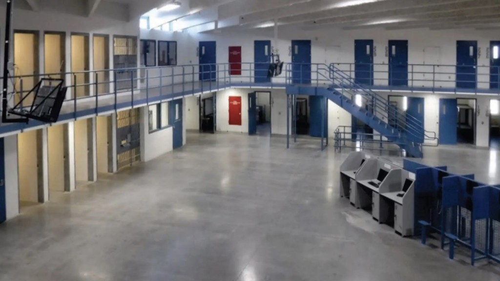 肖萬服刑的亞利桑那州圖森監獄。 美國聯邦監獄局