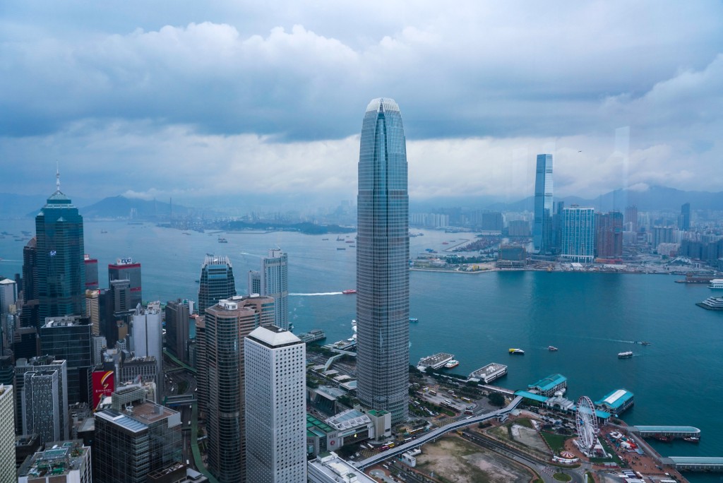 惠譽對香港評級為AA-。