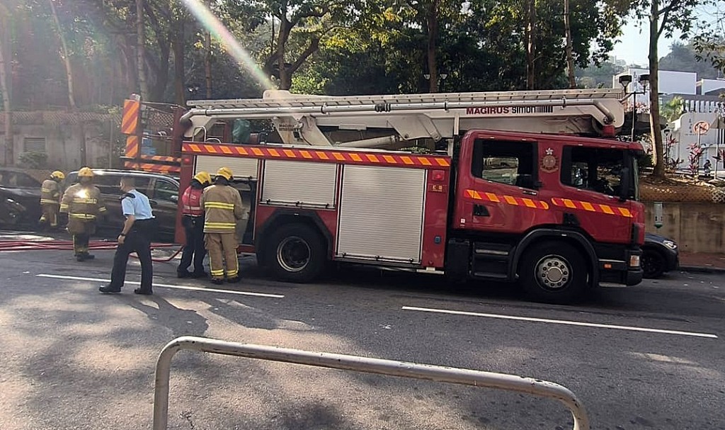 消防到场扑救。fb：车cam L（香港群组）