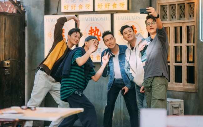 陳小春等人起初以為開大排檔好容易。