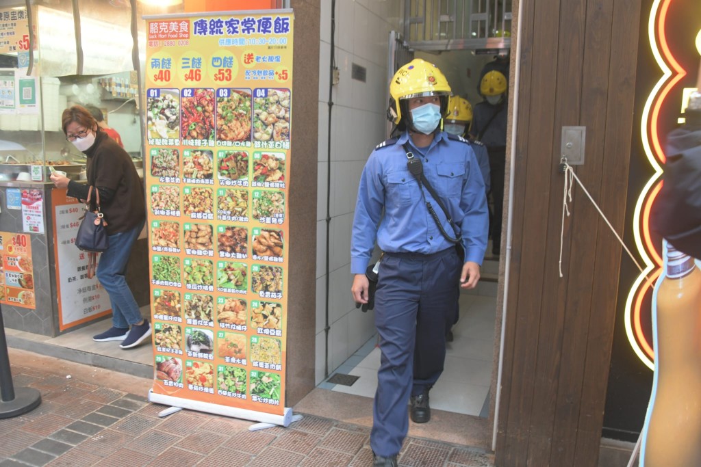 警方、消防及愛協人員先後到場。梁國峰攝