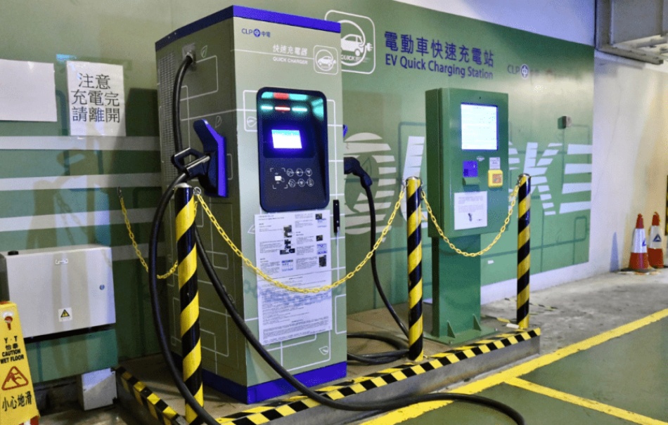政府亦正大力擴展全港的電動車充電基礎設施。資料圖片