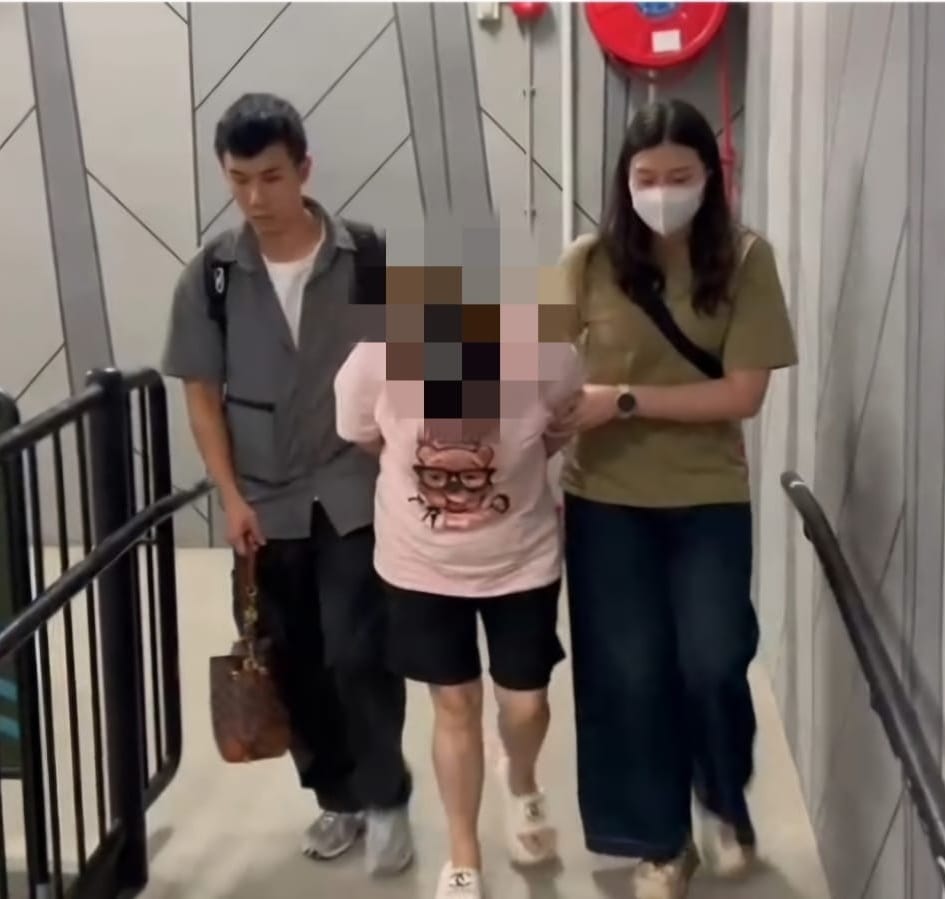 另一名被捕女子带署调查。