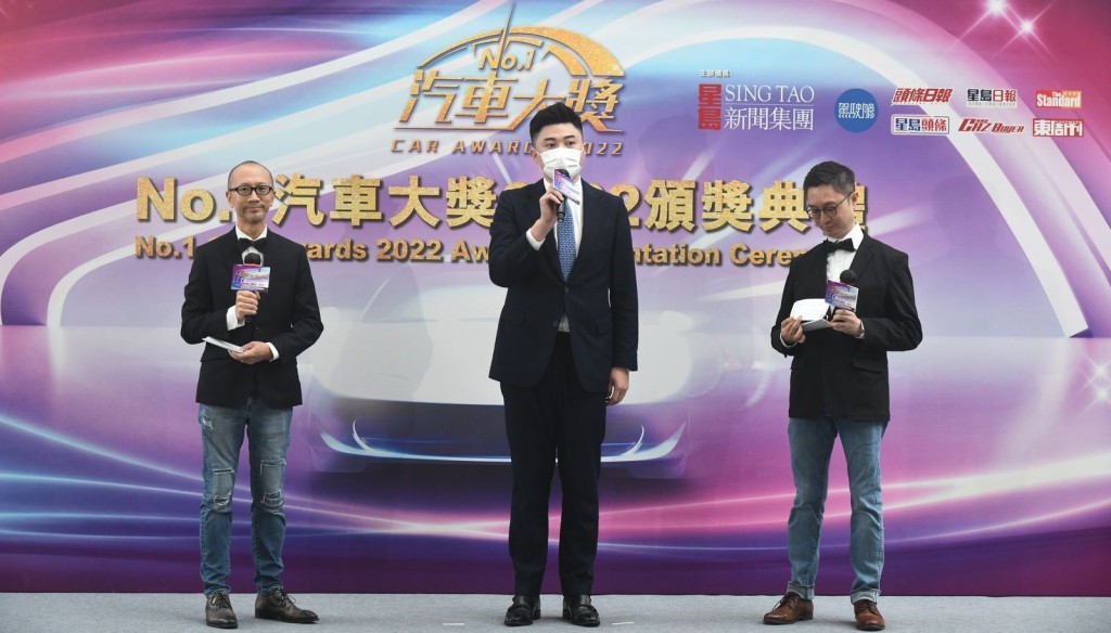 星島新聞集團行政總裁蔡晋博士(中)指「NO.1汽車大獎」得到各大汽車品牌商認同及鼎力支持，成就車壇盛事。