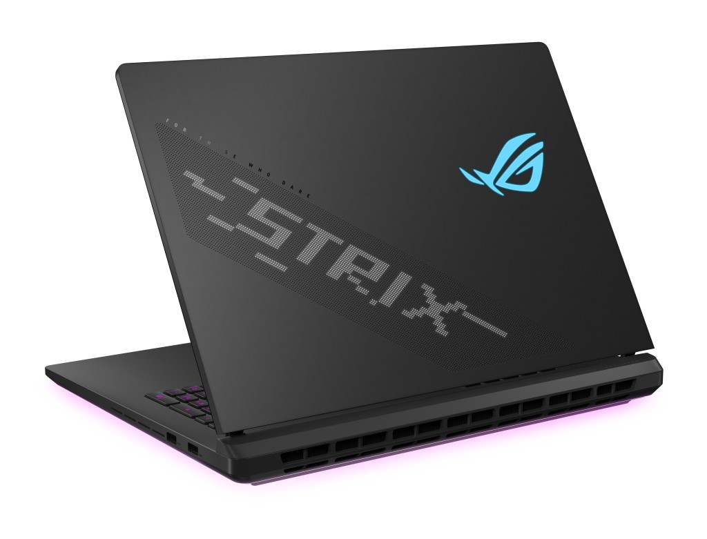 ASUS ROG Strix SCAR 16面蓋設計一貫充滿點陣式的電競風格。