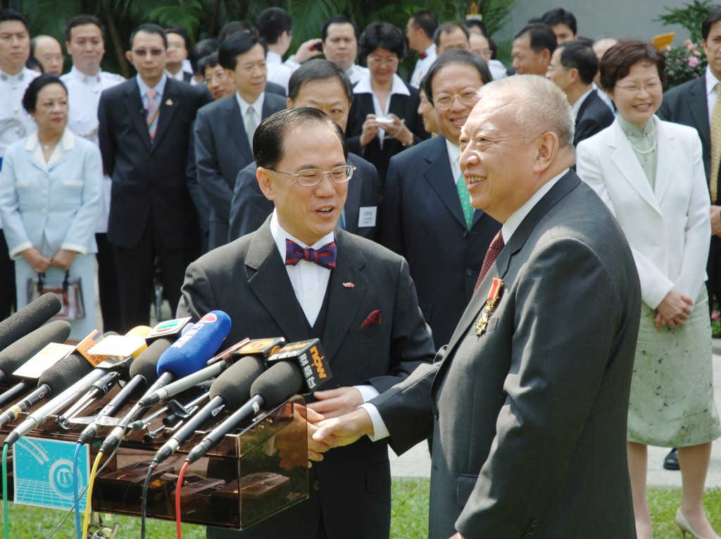 曾蔭權坦言，「董先生那儒雅的笑容、百折不撓的堅持、長遠的管治眼光及深沉的家國情懷，我將永誌不忘。」