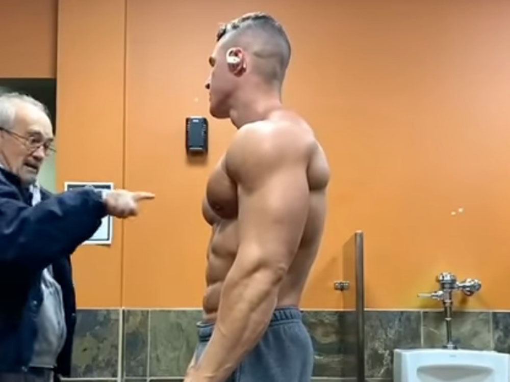 一年前大叔對健物教練誇口說一個月內要比對方大隻。網圖