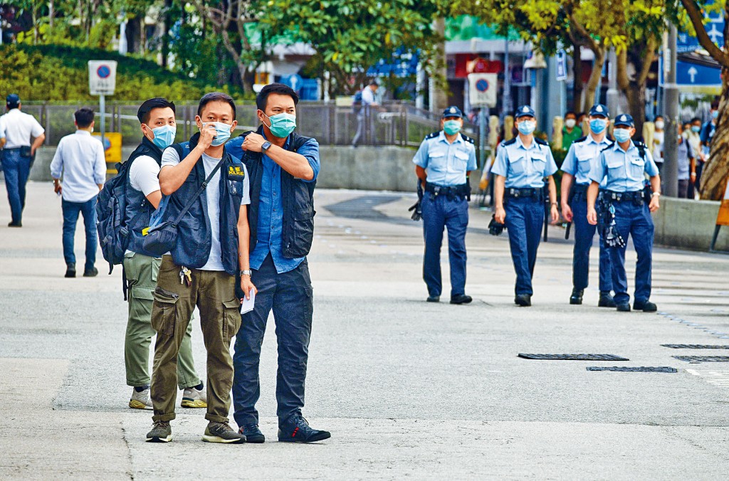 警方出動大批人手布防。
