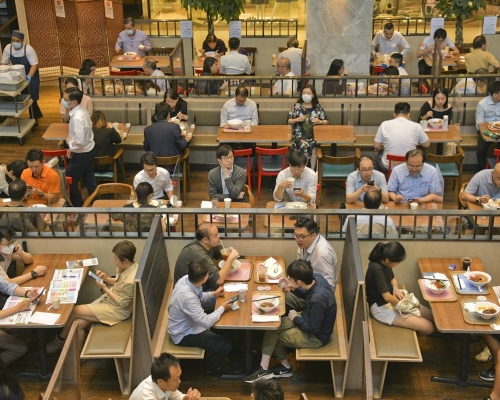網民建議與同事食飯後出電郵集體收錢或者轉去快餐店。示意圖片