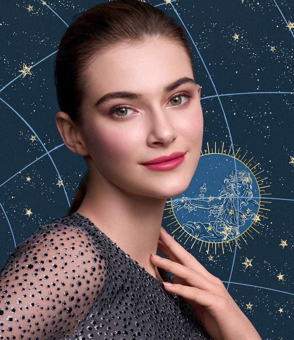 Clé de Peau Beauté与著名巴黎珠宝设计师Mr. Elie Top携手打造出节日限定的闪烁星空系列。