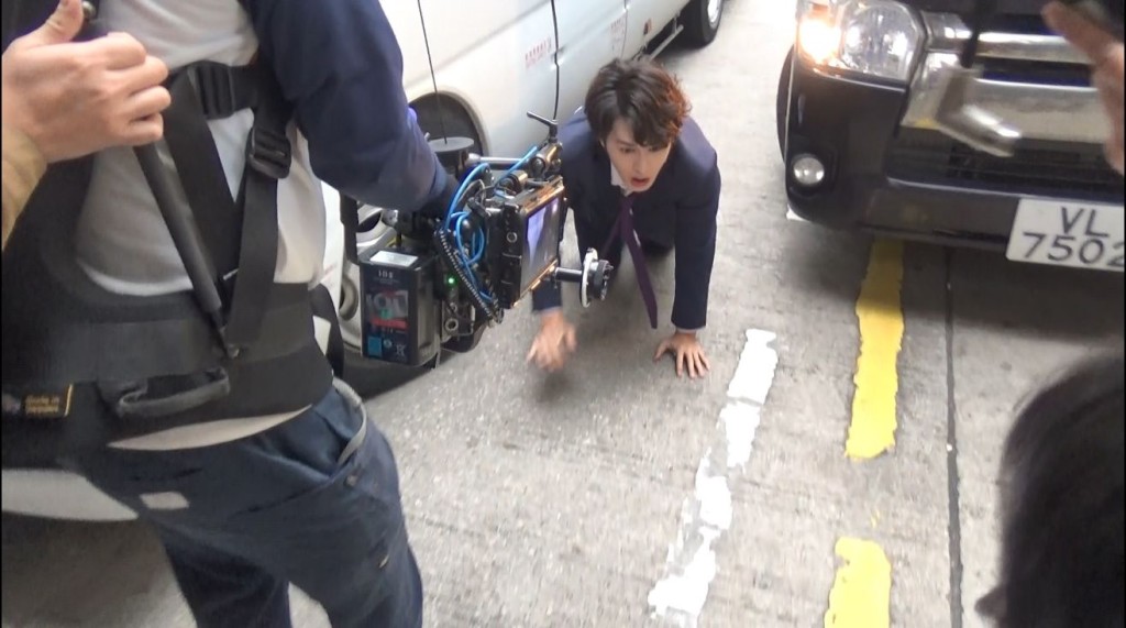 在車間爬真係幾辛苦㗎,但廣沛一句怨言都冇,夠晒專業。
