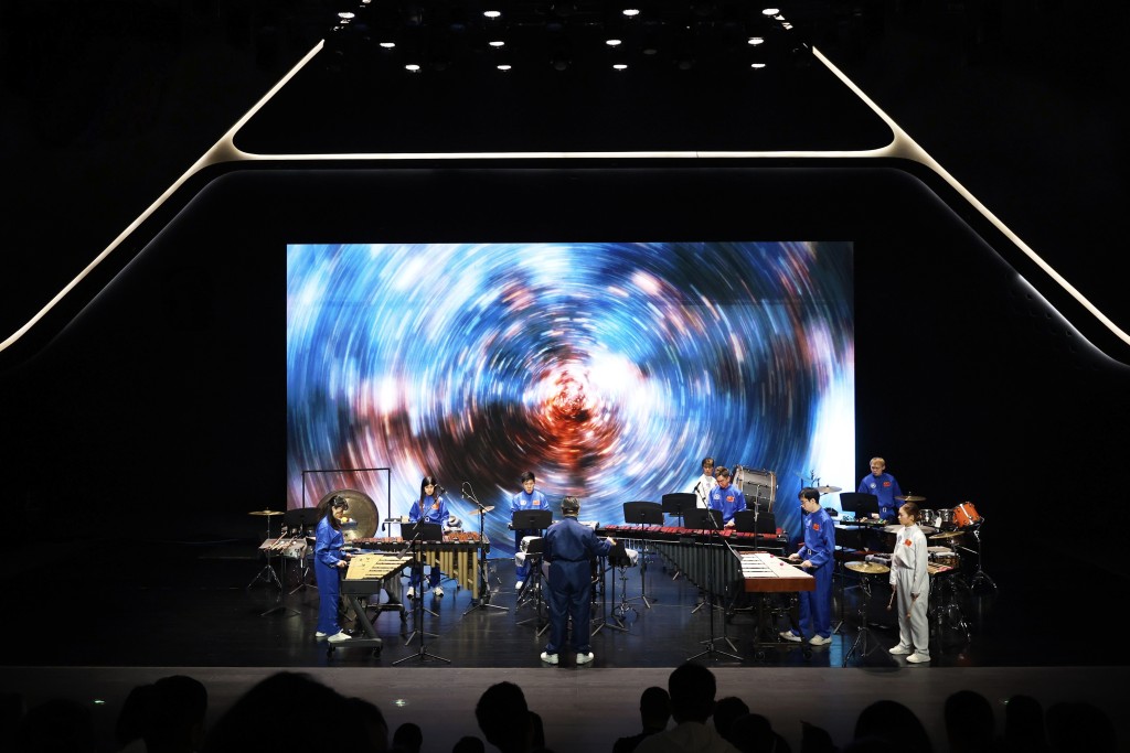 《奇妙太空．襄聚神舟》結合敲擊樂、舞蹈與多媒體影像。（金灣藝術中心提供）